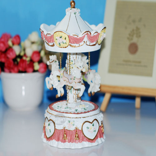 �W�����۵ĉ�(m��ng)�����D(zhu��n)ľ�R����(l��)��