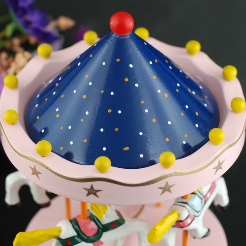 �W�����۵ĉ�(m��ng)�����D(zhu��n)ľ�R����(l��)��