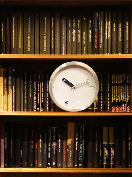 創意時鐘邁向幸福的徒步者