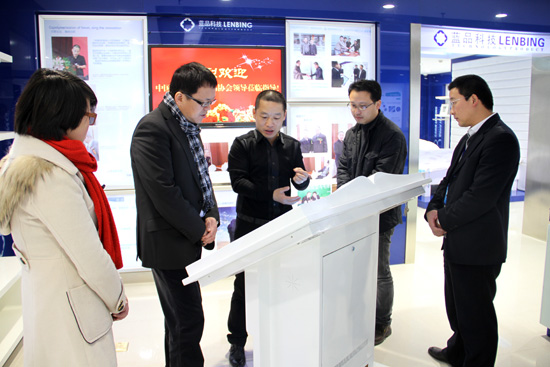 李陵申會(huì)長(zhǎng)蒞臨藍(lán)品科技視察指導(dǎo)