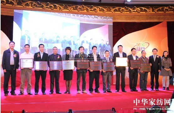 遠夢榮獲“2012十大特許經營品牌”獎