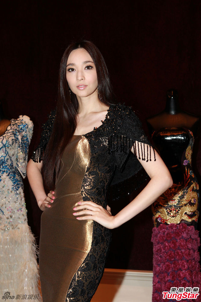 ����Ƚ�ɫ�ڼ��L(zh��ng)ȹ�������΃�(y��u)��