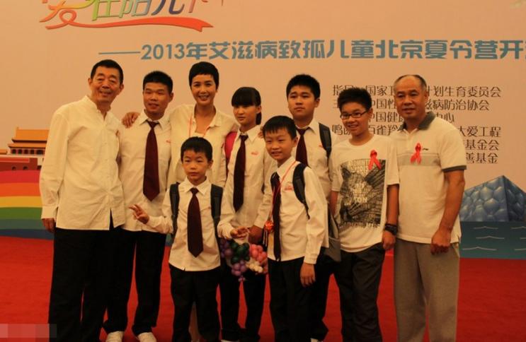 蔣雯麗夫婦婚變傳聞后首亮相