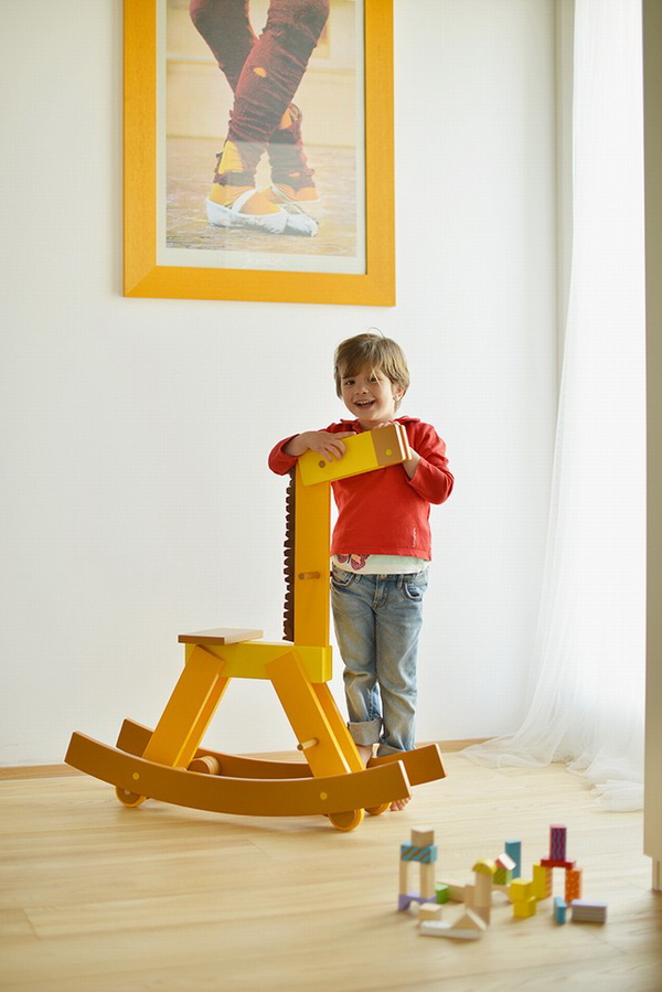 【2】讓小朋友興奮的搖搖木馬