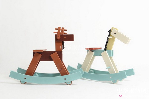 【2】讓小朋友興奮的搖搖木馬