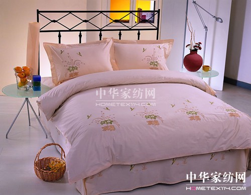 ������Ʒ�е�ɫ�ʌW(xu��)��(w��n)