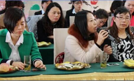 ���ˍu�Ҽ�2015������Ʒ�b�p���߽��N����Մ���A�M�Y����