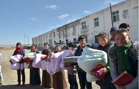 羅萊家紡全員共力西部溫暖計劃