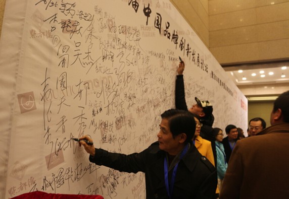 ����ף�RԽ���Ҽ��@�á��Ї�(gu��)Ʒ�ư�2014���Ӱ���Ʒ�ƪ�(ji��ng)��