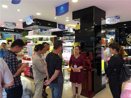 雨蘭2016“家紡消費及品牌運營研討會”首站—-河南站現場觀摩