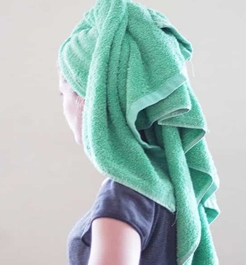 美浴生活:教程——洗澡后如何用浴巾包住頭發