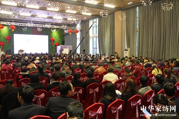 雨蘭“蝶變2017”春夏新品發(fā)布暨營銷峰會(huì)隆重召開——破繭成蝶蛻變新生