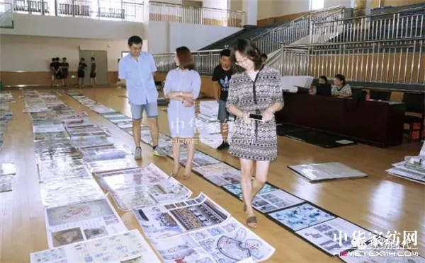 �ư���һ��ɫˇ�p�^�Į��������ں�������չ�_����