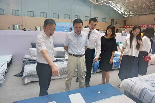 �Ҹ�������ζϯ����ͨ������������300���Ҽ��aƷ��Ů��ʣ�