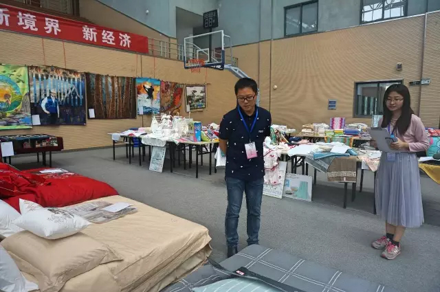 �Ҹ�������ζϯ����ͨ������������300���Ҽ��aƷ��Ů��ʣ�