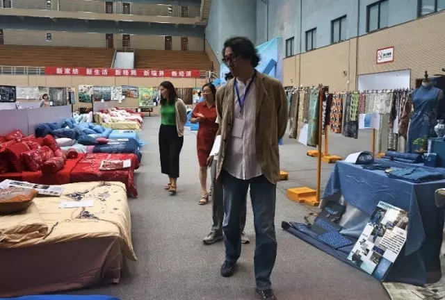 �Ҹ�������ζϯ����ͨ������������300���Ҽ��aƷ��Ů��ʣ�