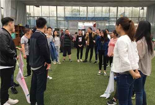 �Pʢ����F����ӨO���澳���ƵZͬ�У�