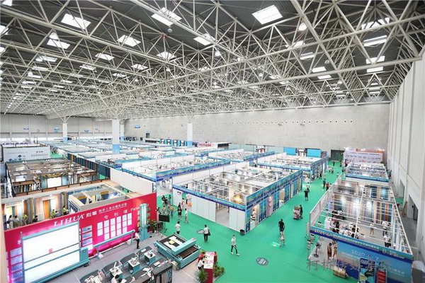 ���ƽz·��ӿƷ����ӭ�ںϡ�����չ--2020�򴰺���ˇչ�_Ļ