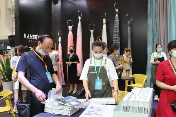 ���ƽz·��ӿƷ����ӭ�ںϡ�����չ--2020�򴰺���ˇչ�_Ļ