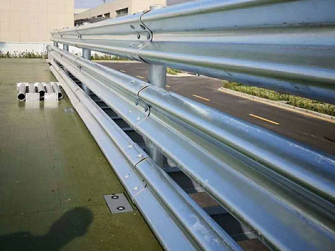 GUARDRAIL PLATE